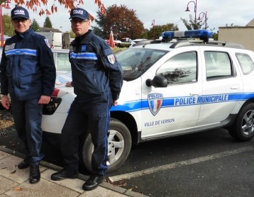 Les policiers municipaux et les gardes champêtres sont-ils compétents pour verbaliser les nouvelles infractions au code pénal créées par le décret n°2022-185 du 15 février 2022 ?