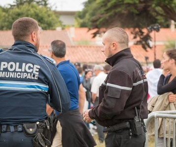 Un policier municipal a t-il le droit de légaliser une signature?